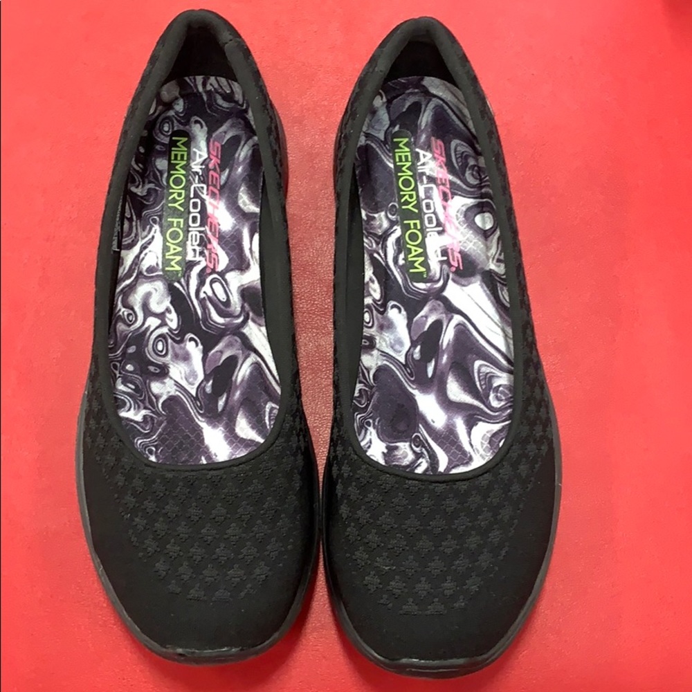 NWT Skechers one up black slip on